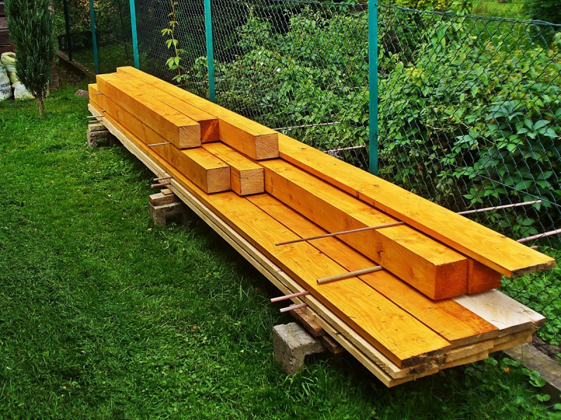 ebeniste-LA ROCHETTE-min_boards_the_rafters_joinery_tree_painting_wood_colored_paint-871508